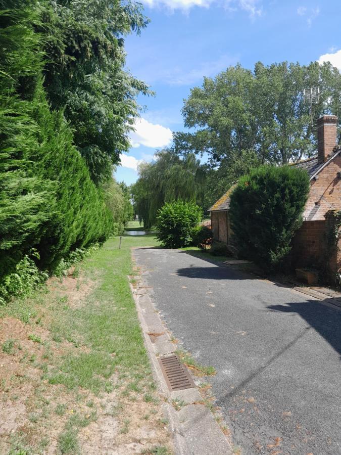 Brinon-sur-Sauldre Chez Santiaヴィラ エクステリア 写真